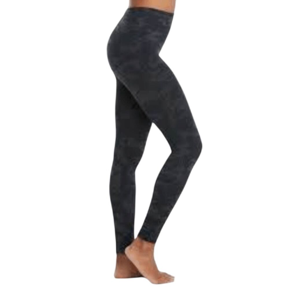 SPANX Look At Me Now Black Camo Size Medium
